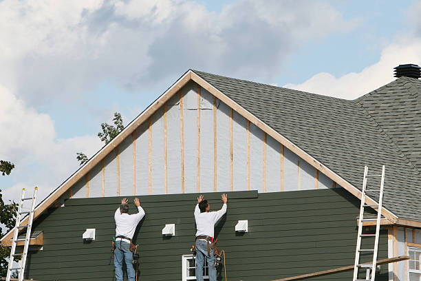 Professional Siding Replacement technician working in Hauppauge, NY
